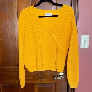Hollister Women's V-Neck Cropped Sweater in Mustard Yellow Sz L
